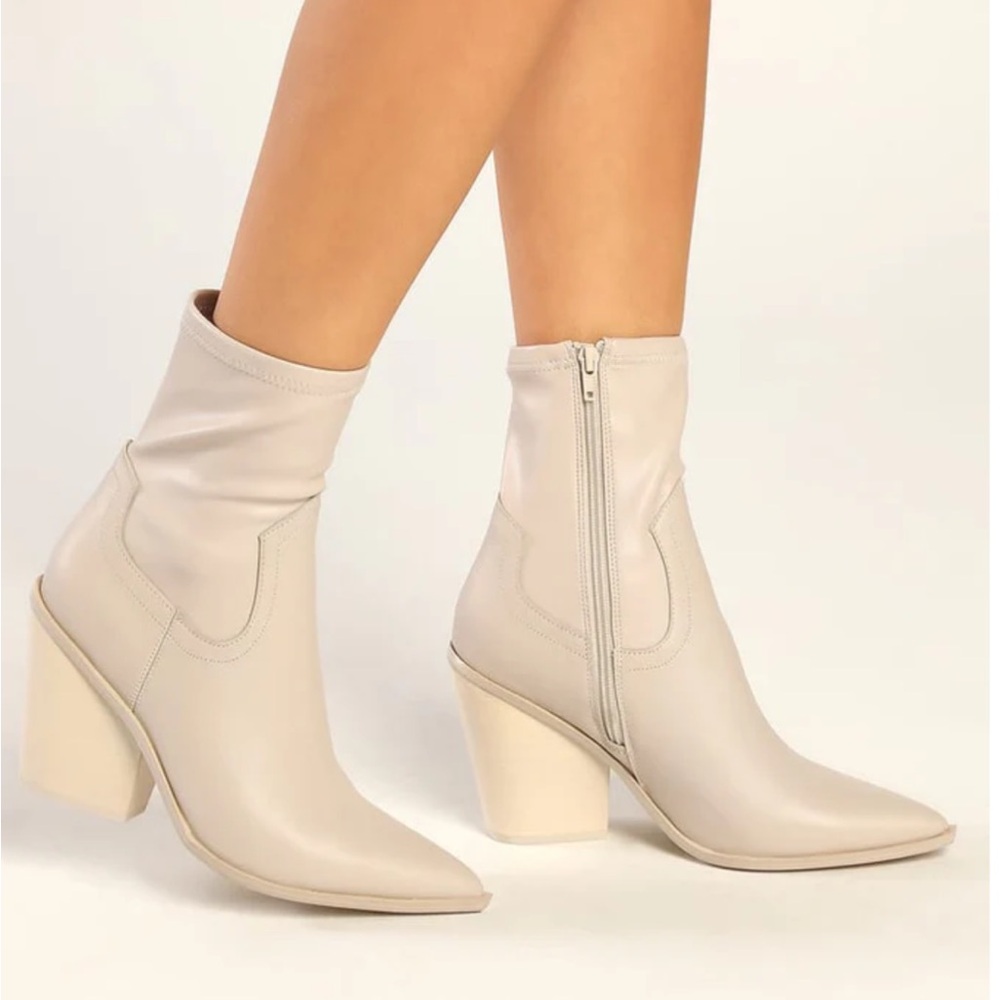 STEVE MADDEN Soft Leather THORN Bone Pointed Toe Stacked Block Heel Bootie Sz 9